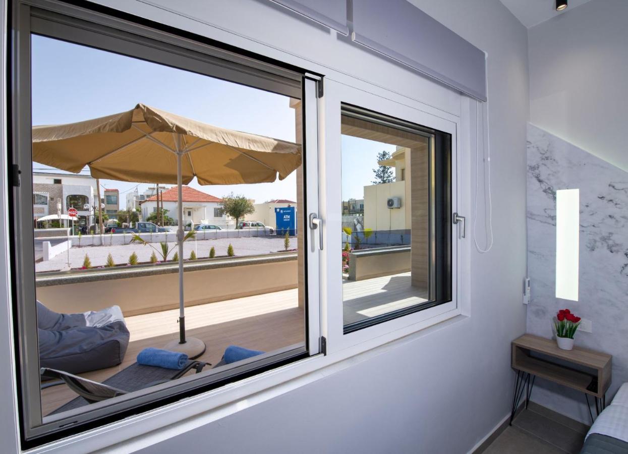 Luxury Eva-mari With Jacuzzi, 50m From The Villa Stalós