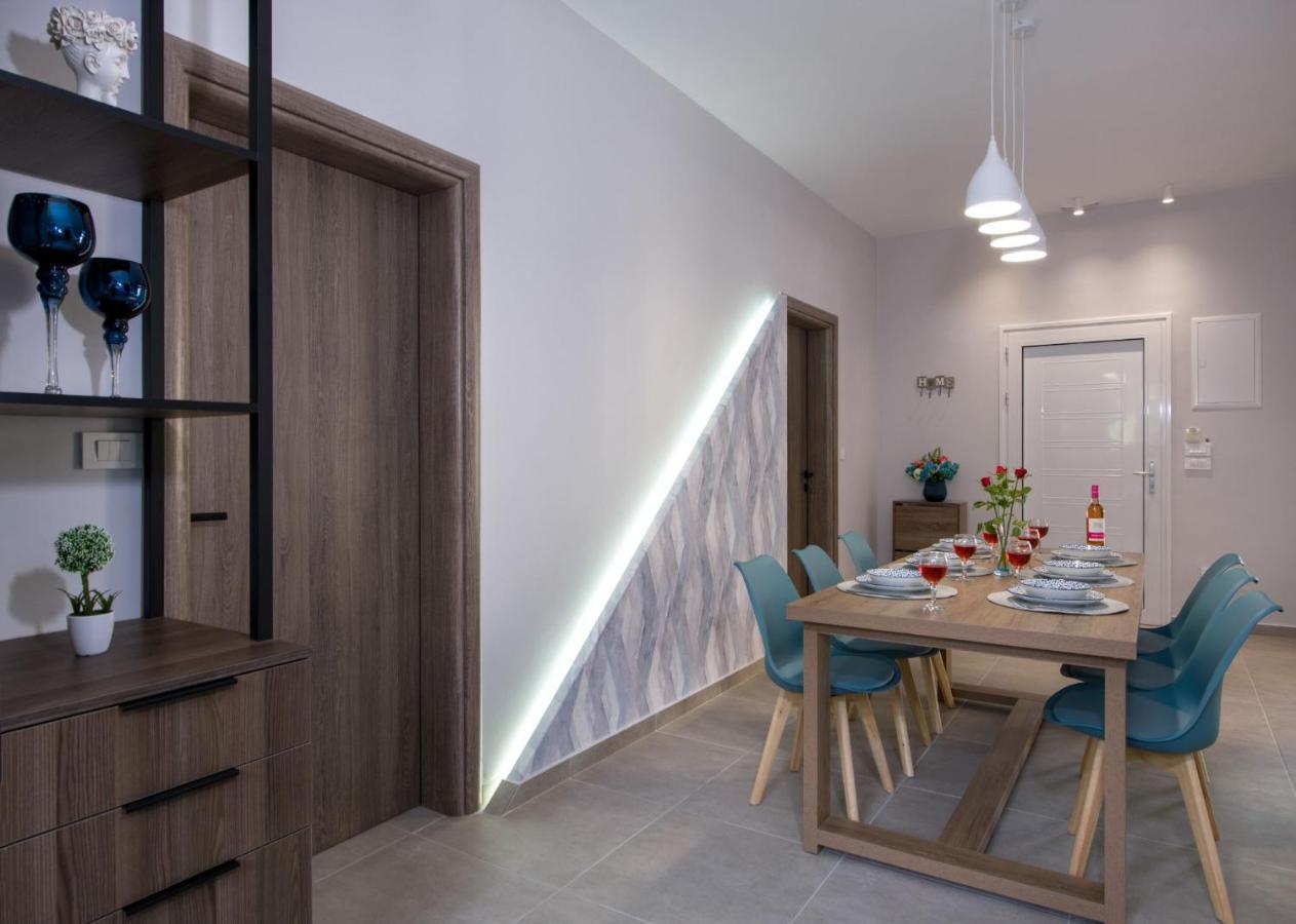 Villa Luxury Eva-mari With Jacuzzi, 50m From The