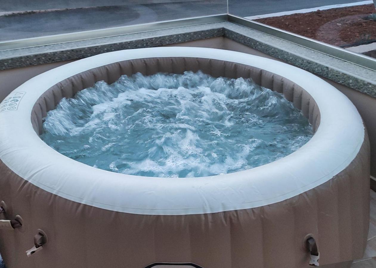 Luxury Eva-mari With Jacuzzi, 50m From The *
