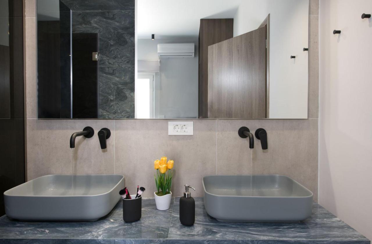 Villa Luxury Eva-mari With Jacuzzi, 50m From The Stalos