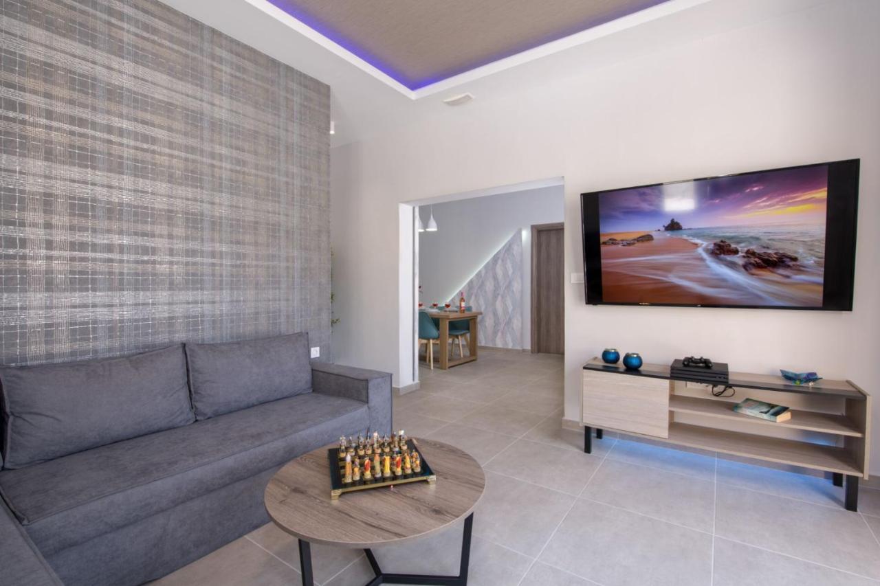Villa Luxury Eva-mari With Jacuzzi, 50m From The *