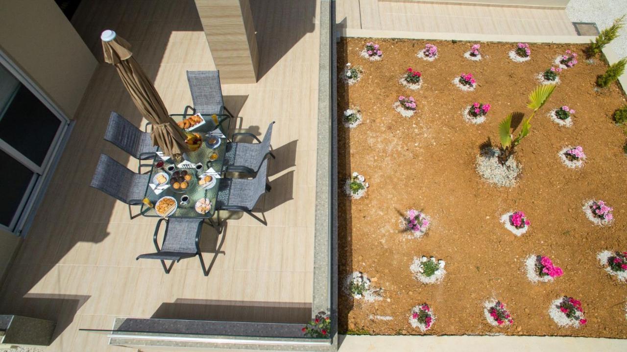Luxury Eva-mari With Jacuzzi, 50m From The Villa Stalos